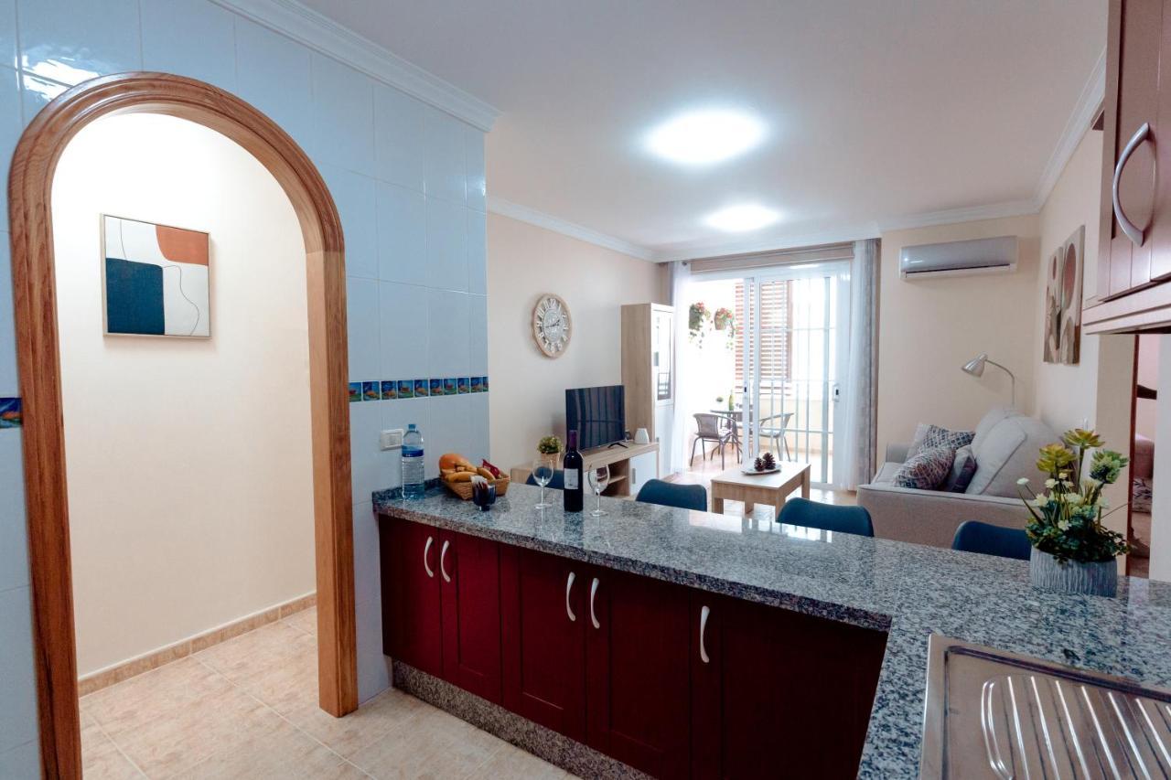 Apto Ache, Acogedor Apartamento De 66 M Con Terraza, Aire Acondicionado Y Parking Privado Gratuito Los Abrigos Luaran gambar