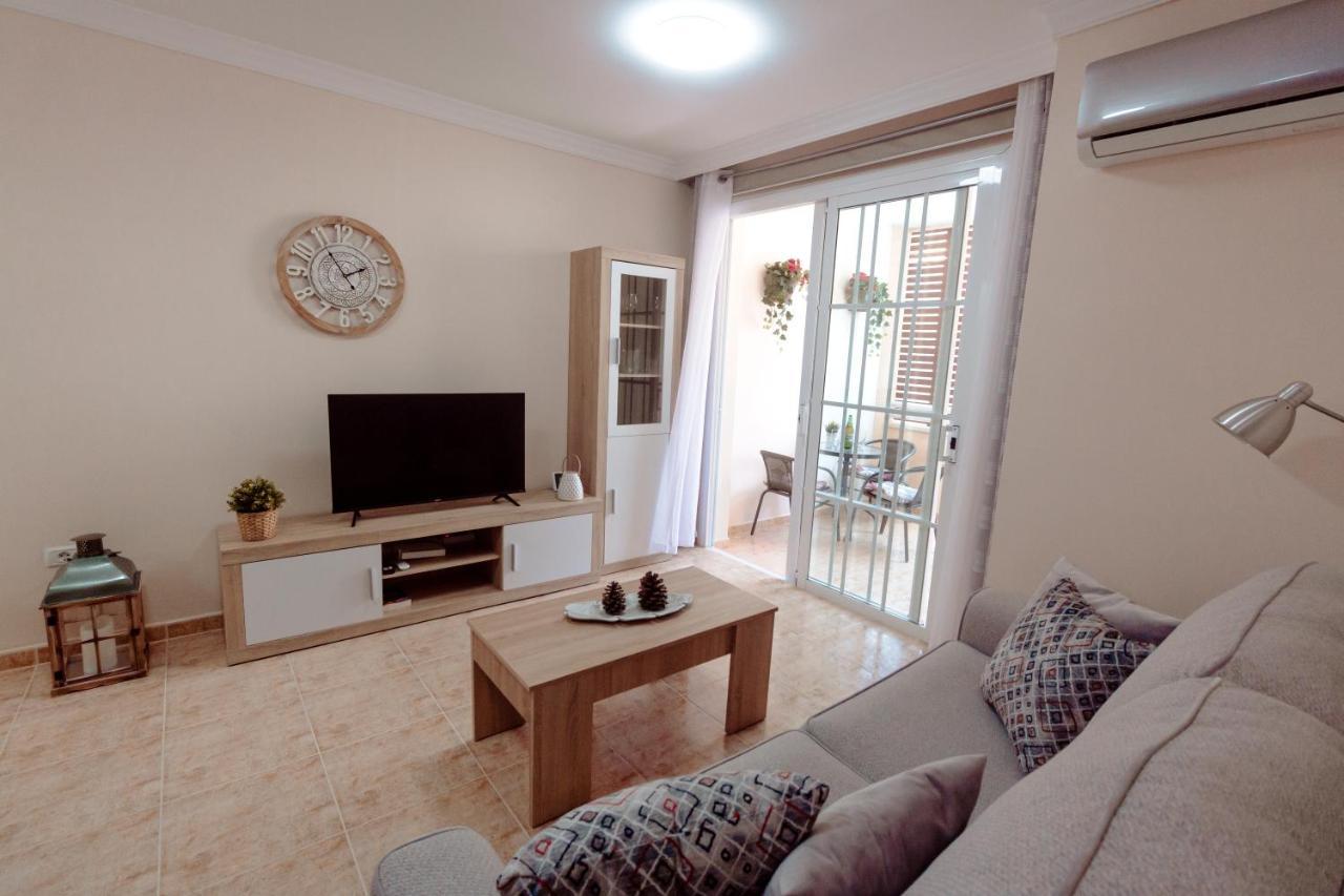 Apto Ache, Acogedor Apartamento De 66 M Con Terraza, Aire Acondicionado Y Parking Privado Gratuito Los Abrigos Luaran gambar
